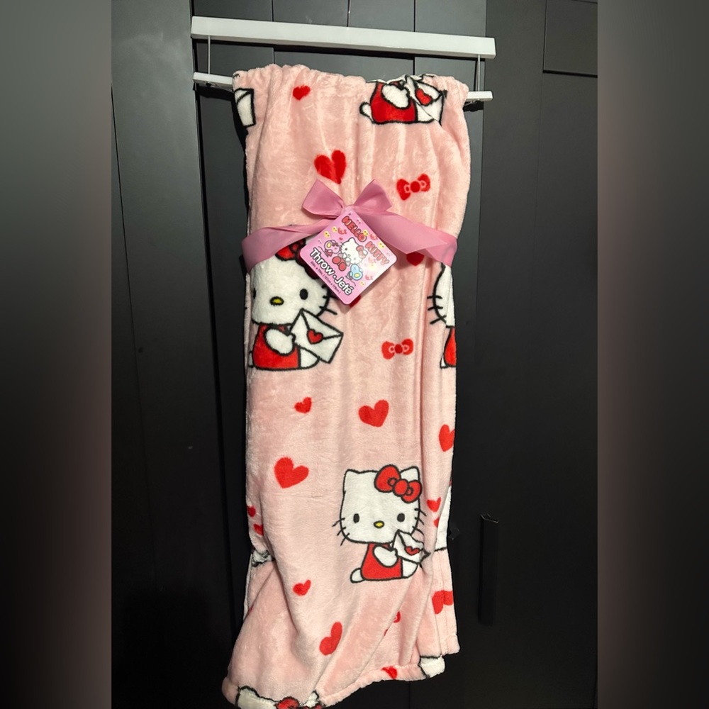 Hello Kitty blanket Valentines Edition 😍🥰🩷